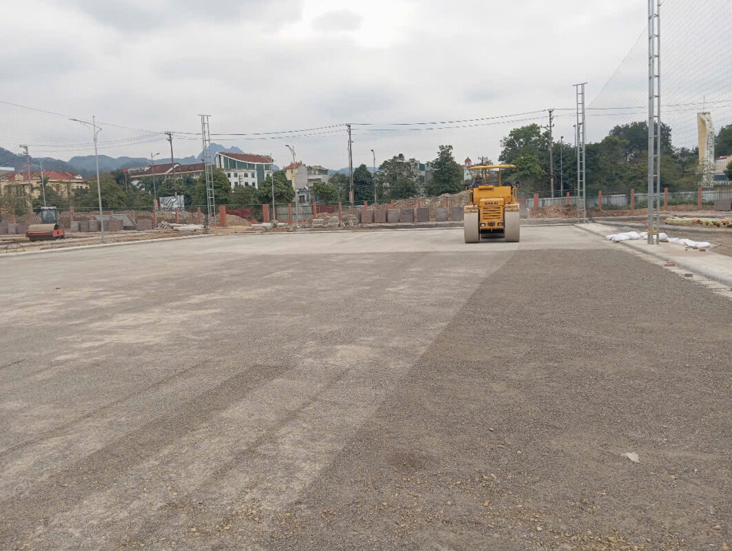 Quy trình thi công sân bóng cỏ nhân tạo tiêu chuẩn hiện nay